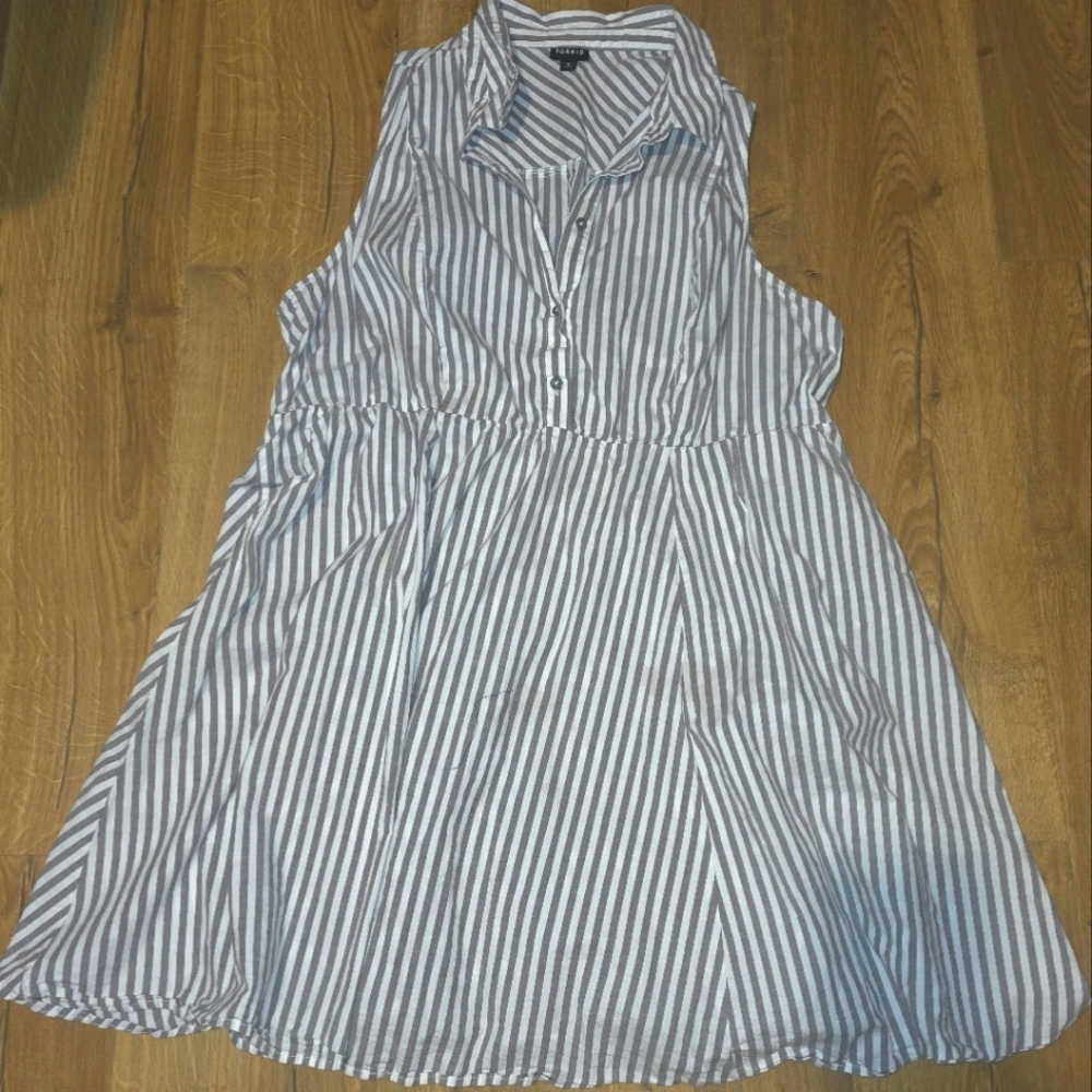 5/$30 gray and white sleeveless dress